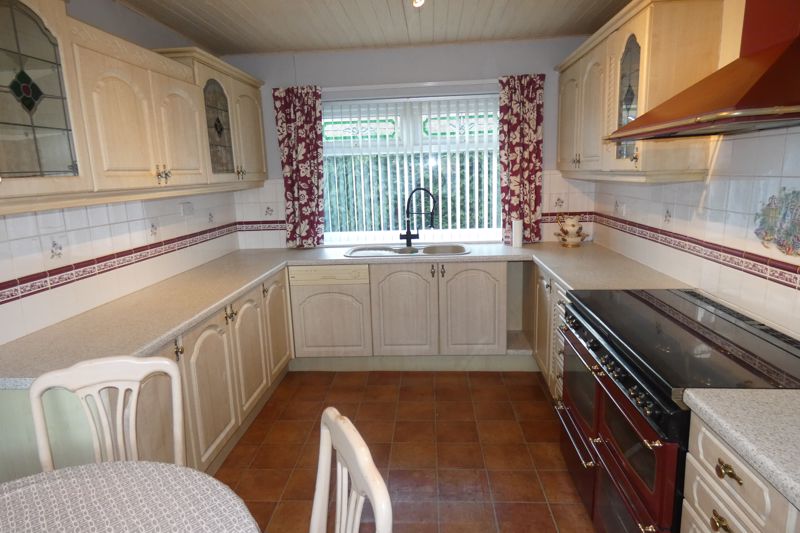 Kitchen/Breakfast- click for photo gallery